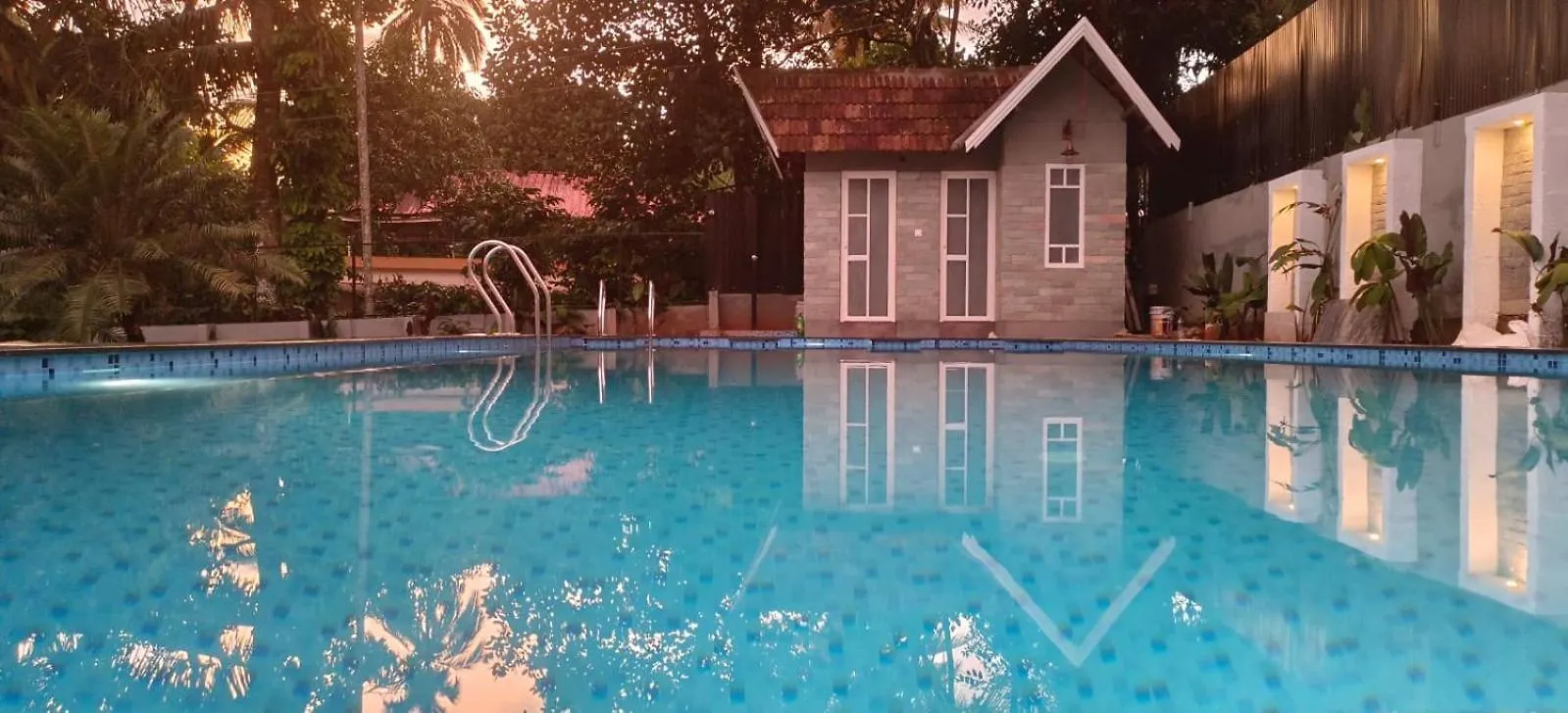 Wayanad Cliff Hotel Kalpetta